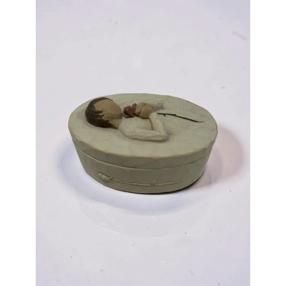Willow Tree Loving Angel Keepsake Trinket Box Susan Lordi DEMDACO 2004 3.5